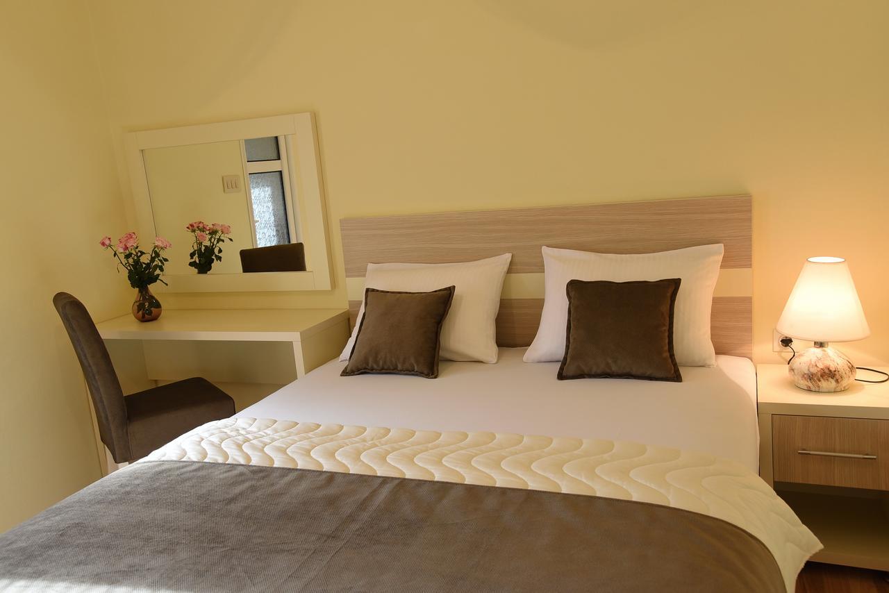 Apartments & Rooms Jelka โกตอร์ ภายนอก รูปภาพ